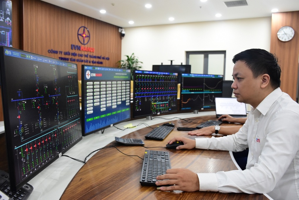 EVNHANOI sẵn sàng đảm bảo cung ứng điện dịp 30/4-1/5 - 1