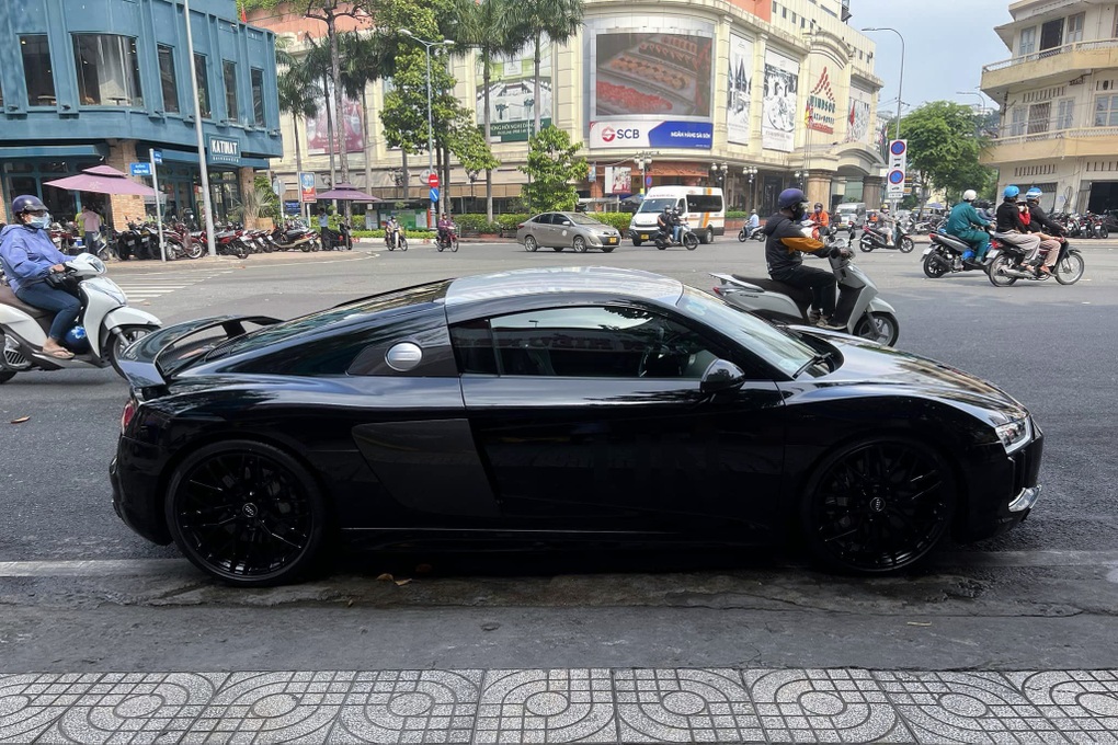 Ông Đặng Lê Nguyên Vũ mua thêm Audi R8 dù đã sở hữu 2 xe R8 hàng hiếm - 5