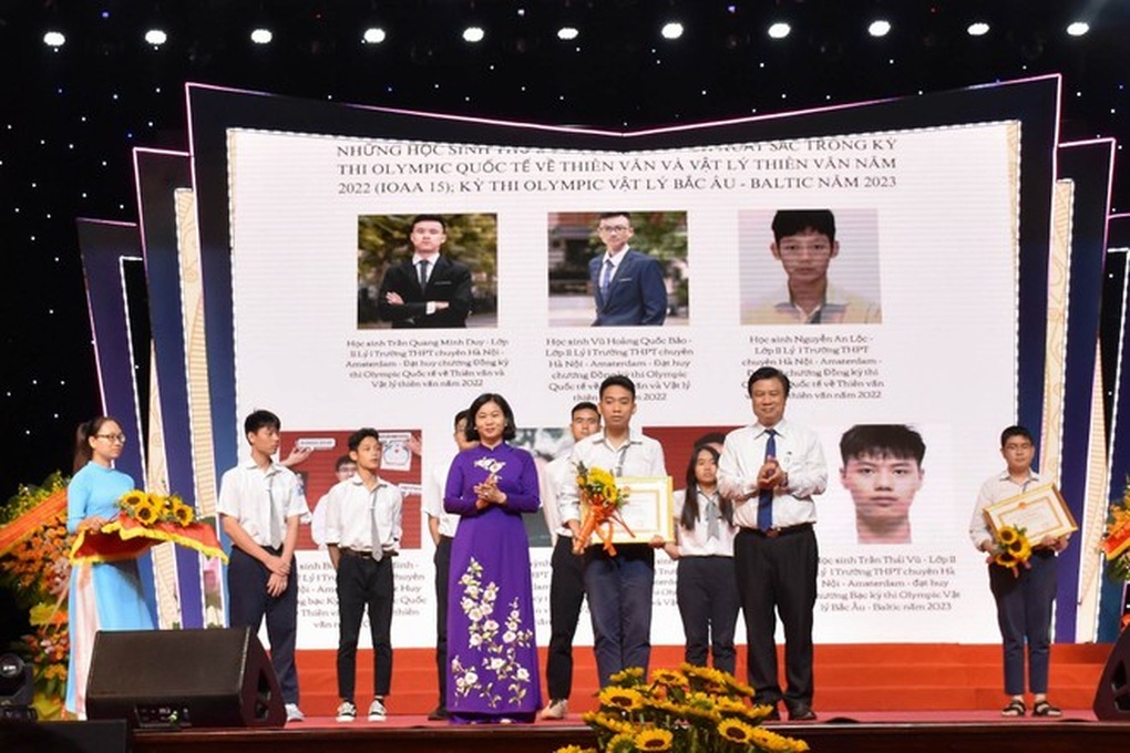 Hà Nội: 651 học sinh được tùy chọn trường mà không phải thi lớp 10 - 1 Hà Nội: 651 học sinh được tùy chọn trường mà không phải thi lớp 10 - 1