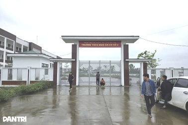 Trường học gần 23 tỷ đồng xây xong bỏ không, hiệu trưởng nói gì?