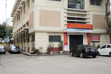 Nguy cơ tai nạn trên... sân trường