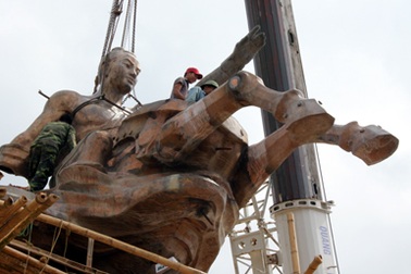 Hoàn tất Tượng đài Thánh Gióng trên đỉnh núi Đá Chồng