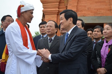 Chủ tịch nước Trương Tấn Sang dự lễ hạ cây Nêu