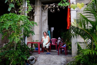 Cuộc sống bên trong xóm lao động ở biệt thự hoang giữa lòng Sài Gòn