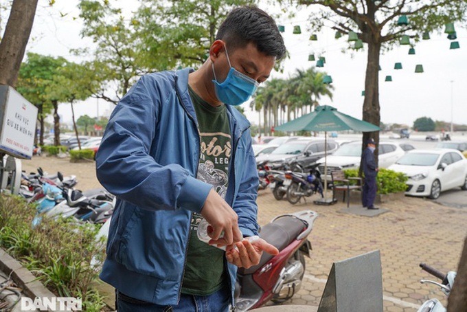 Hình ảnh các quán ăn, cà phê ở Hà Nội ngày mở cửa đón khách trở lại - Ảnh 6. Hình ảnh các quán ăn, cà phê ở Hà Nội ngày mở cửa đón khách trở lại - Ảnh 6.