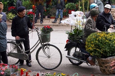 Du xuân chợ phiên giữa Hà Nội
