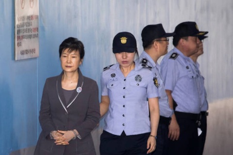 Cựu Tổng thống Hàn Quốc “tố” bị ngược đãi trong tù