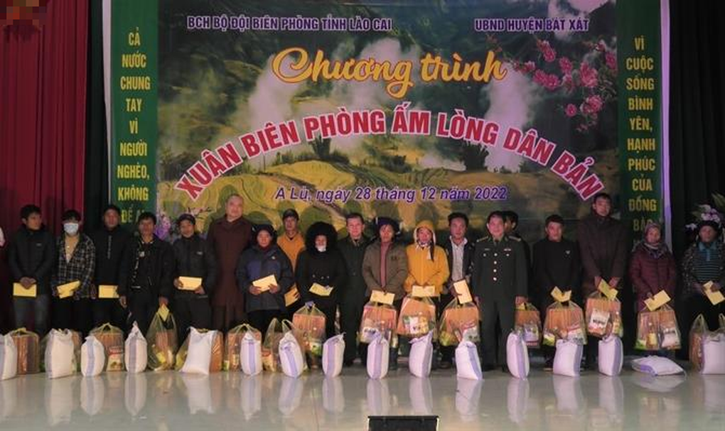 Lào Cai: Nhiều hoạt động Chương trình Xuân biên phòng ấm lòng dân bản - 1 Lào Cai: Nhiều hoạt động Chương trình Xuân biên phòng ấm lòng dân bản - 1