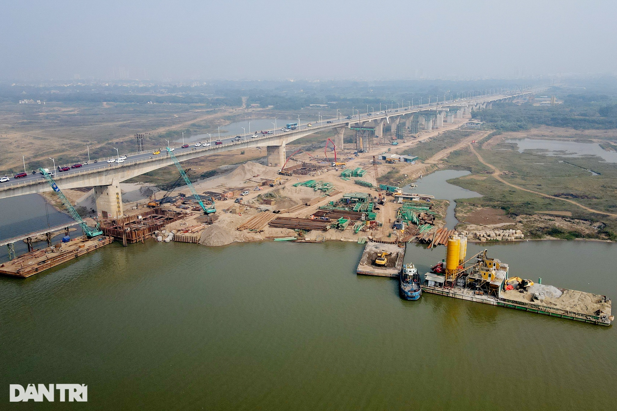 Cầu Vĩnh Tuy 2 ở Hà Nội dần hình thành sau một năm thi công - 1 Cầu Vĩnh Tuy 2 ở Hà Nội dần hình thành sau một năm thi công - 1