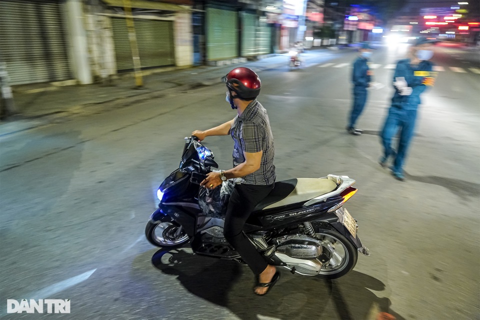 Phong tỏa quận Gò Vấp: Xin cho tôi về với các con, đảm bảo không ra nữa! - 3 Phong tỏa quận Gò Vấp: Xin cho tôi về với các con, đảm bảo không ra nữa! - 3