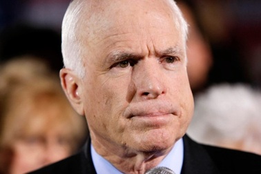 TNS John McCain nói về "một chuyện đáng xấu hổ!"