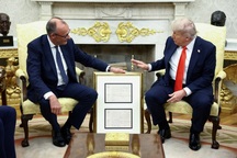 Món quà đặc biệt Thủ tướng Đức đích thân tặng Tổng thống Trump