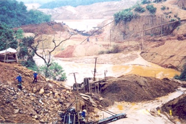 "Truy vấn" 4000 giấy phép khai khoáng cấp dễ dãi