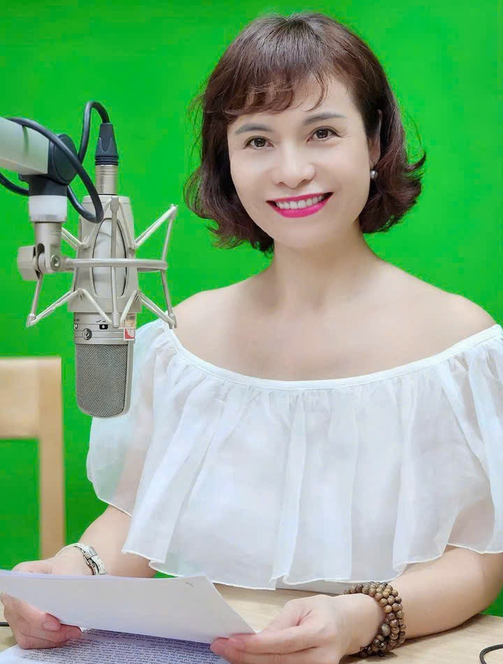Điều ít biết về nữ PTV giọng Bắc được điều động muộn ở lễ diễu binh 2/9 - 3