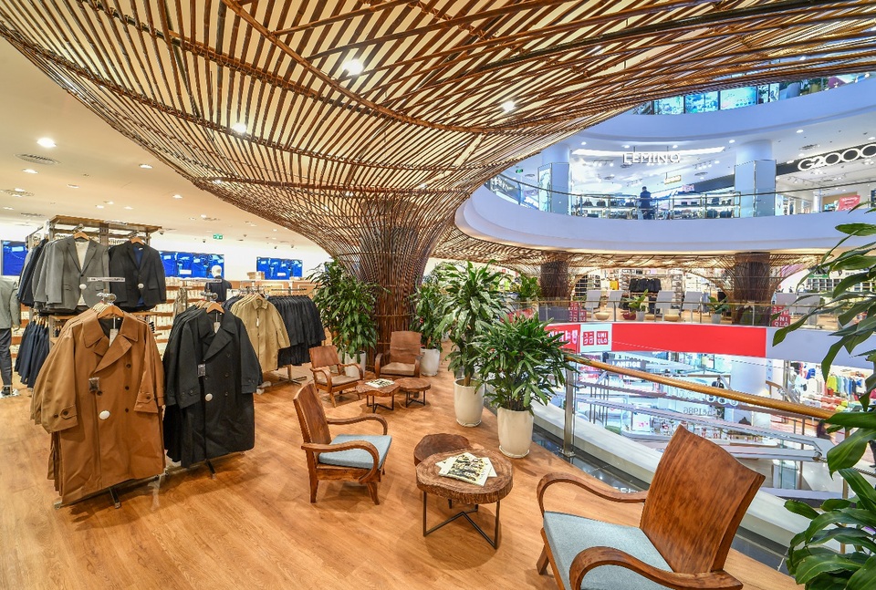 UNIQLO Vincom Phạm Ngọc Thạch hút fan với loạt góc “check-in” cực chất - 3