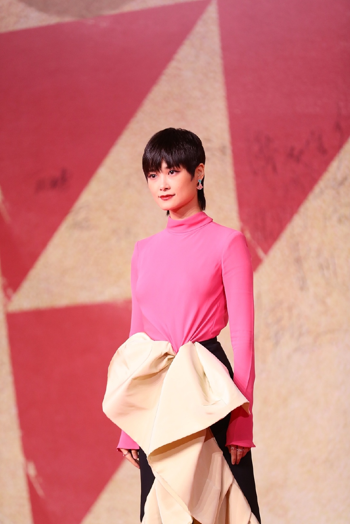 Đạo diễn Trương Nghệ Mưu thắng lớn tại lễ trao giải Kim Kê 2021 - 18