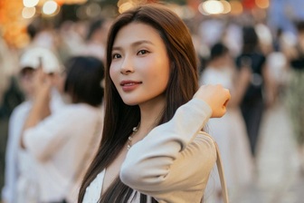 Thúy Diễm tuổi 39: Xin phép chồng đóng cảnh nóng, vượt sóng gió hôn nhân