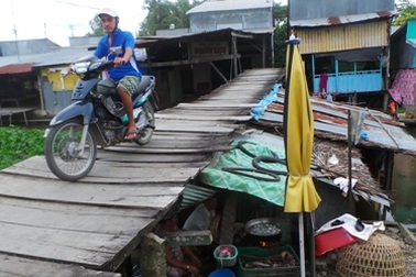 Cận cảnh "ngôi nhà"... nguy hiểm nhất Việt Nam