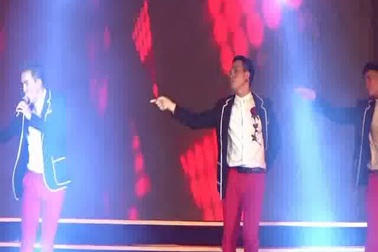 Đàm Vĩnh Hưng hát ở Bạc Liêu.
