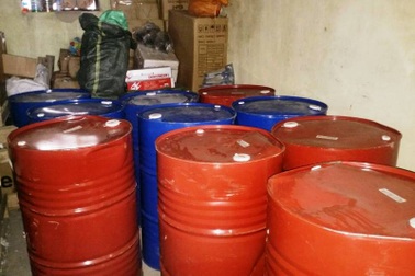 Ninh Bình: Bắt giữ 10 thùng phuy hóa chất không rõ nguồn gốc