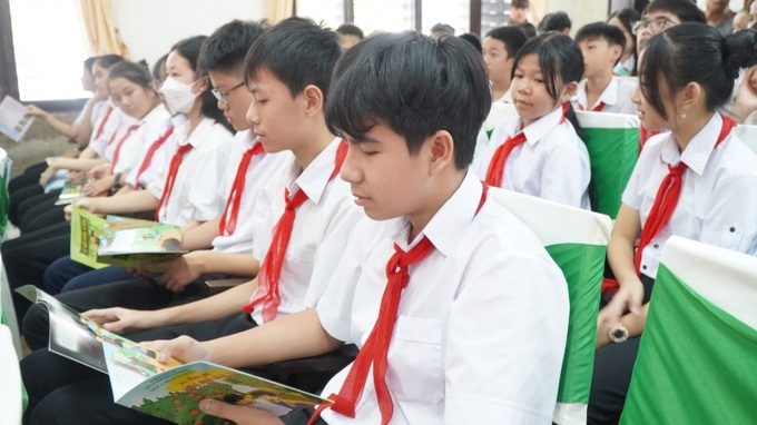 Học sinh A Lưới được tuyên truyền phòng chống tai nạn bom mìn