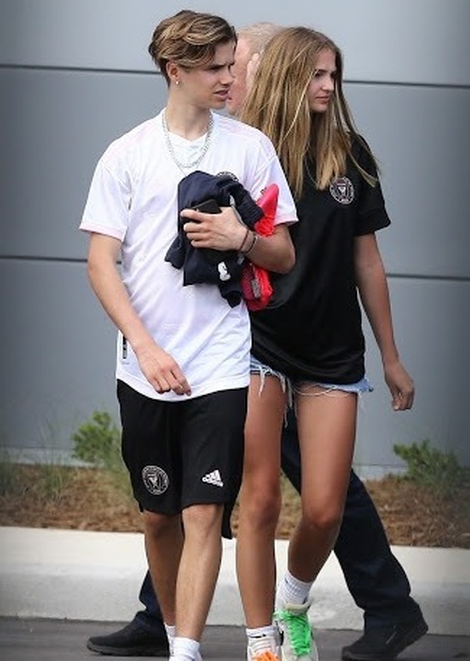 Con thứ hai nhà Beckham và bạn gái kỷ niệm 2 năm hò hẹn - 6