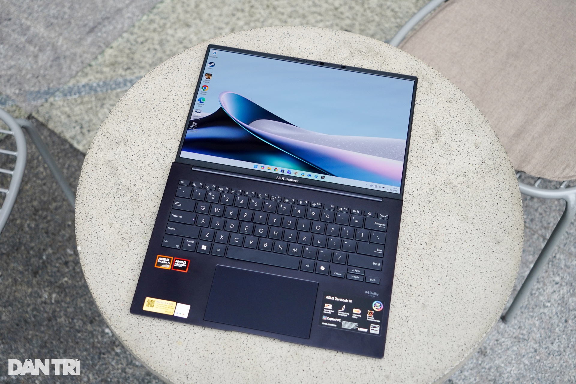 Đánh giá Asus Zenbook 14: Mỏng nhẹ, hiệu năng vừa phải - 7 Đánh giá Asus Zenbook 14: Mỏng nhẹ, hiệu năng vừa phải - 7