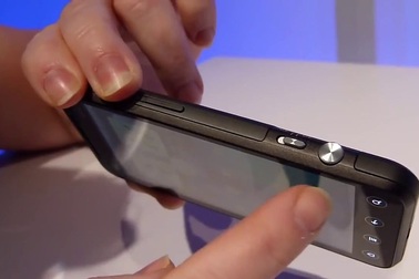 Cận cảnh HTC Evo 3D với camera kép hỗ trợ quay phim, chụp ảnh 3D