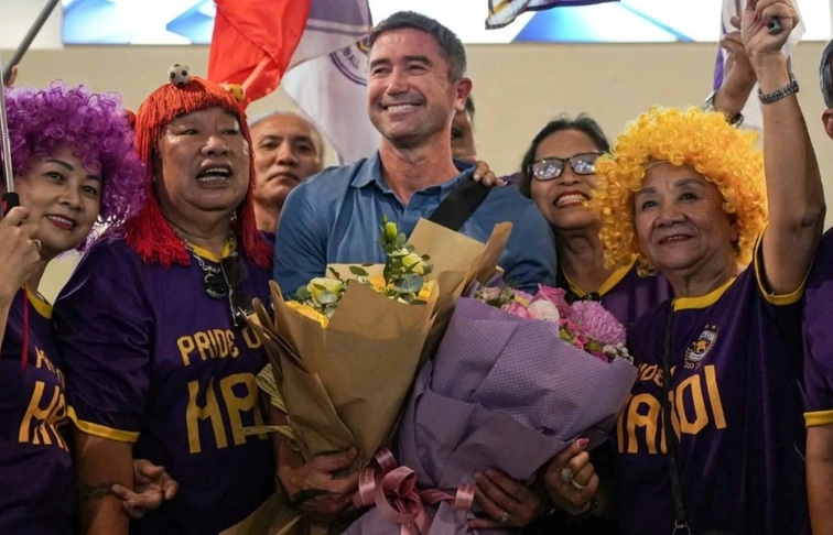 Cựu danh thủ Liverpool Harry Kewell có mặt tại Hà Nội