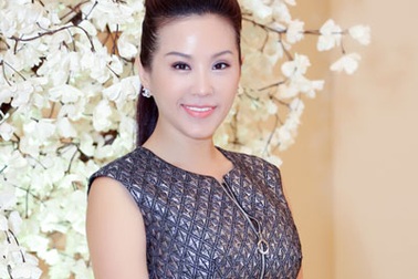 Hoa hậu Thu Hoài tái xuất xinh đẹp sau khi từ chối thi Mrs.Universe 2014