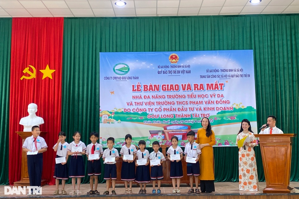 Bàn giao nhà đa năng, thư viện trường cho trẻ em tại Huế - 2 Bàn giao nhà đa năng, thư viện trường cho trẻ em tại Huế - 2