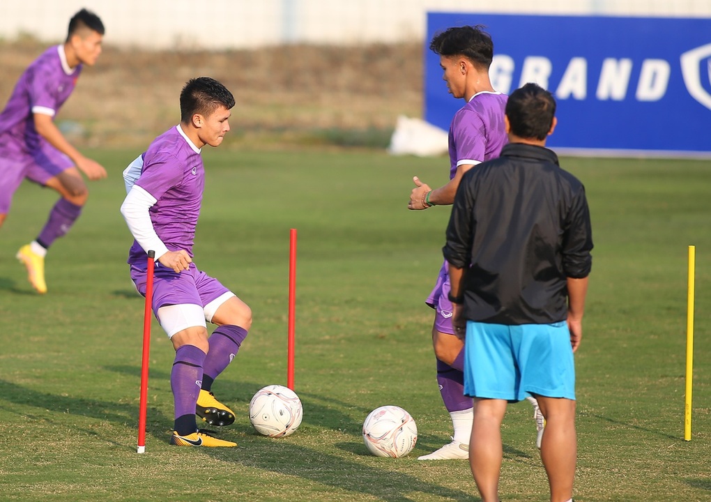 HLV Park Hang Seo làm điều đặc biệt với Quang Hải trước trận gặp Malaysia - 2 HLV Park Hang Seo làm điều đặc biệt với Quang Hải trước trận gặp Malaysia - 2