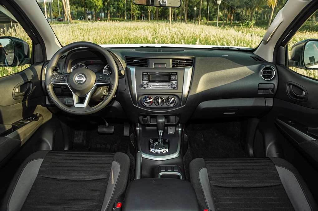 Nissan Navara EL 2WD, bước đi cần thiết của Nissan? - 4 Nissan Navara EL 2WD, bước đi cần thiết của Nissan? - 4