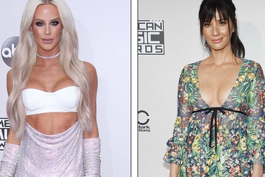 Những bộ cánh xấu nhất trên thảm đỏ lễ trao giải âm nhạc Mỹ