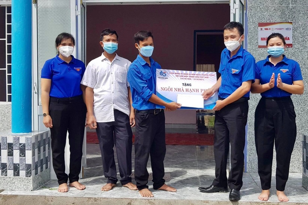 trao ngoi nha hanh phuc cho doan vien ngheo- binh dinh- doan cong- 1.jpeg