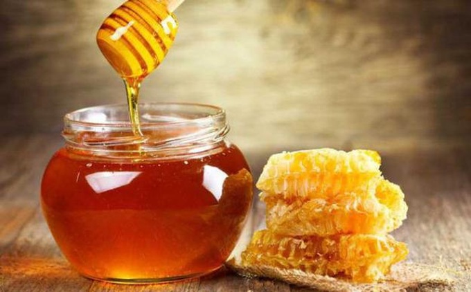 Mật ong tốt cho người bị ho khan.