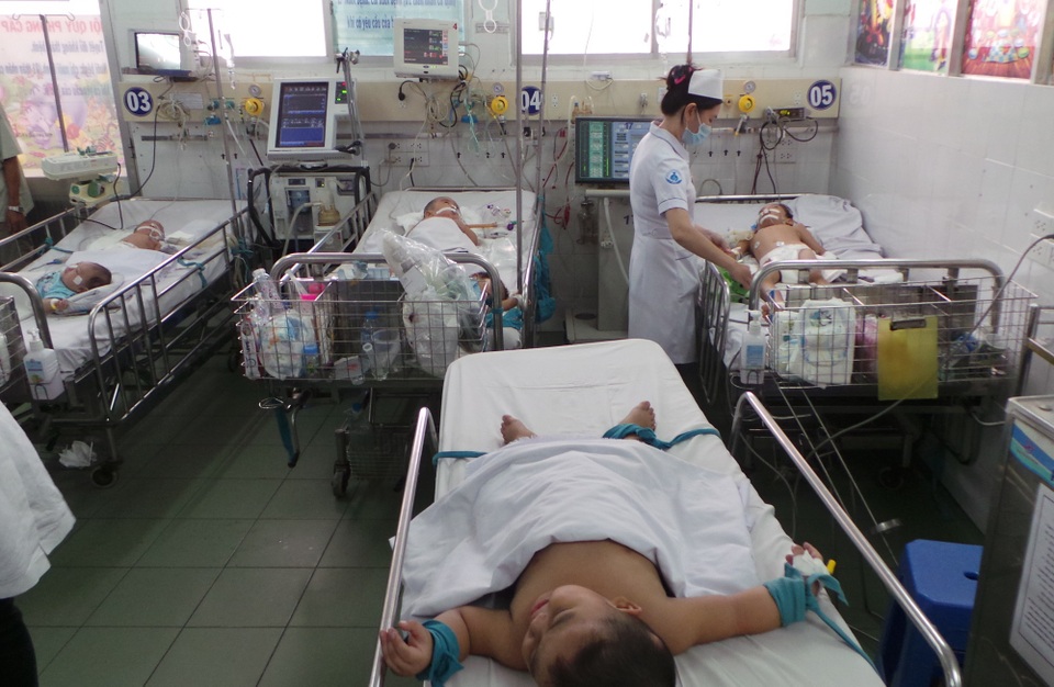 Đứt nguồn thuốc điều trị giữa lúc dịch tay chân miệng bùng phát - 3 Đứt nguồn thuốc điều trị giữa lúc dịch tay chân miệng bùng phát - 3