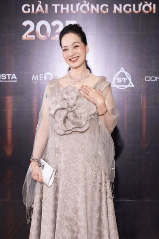 "Mỹ nhân màn ảnh" Lê Khanh và nhan sắc hiếm thấy qua 5 thập kỷ - 15