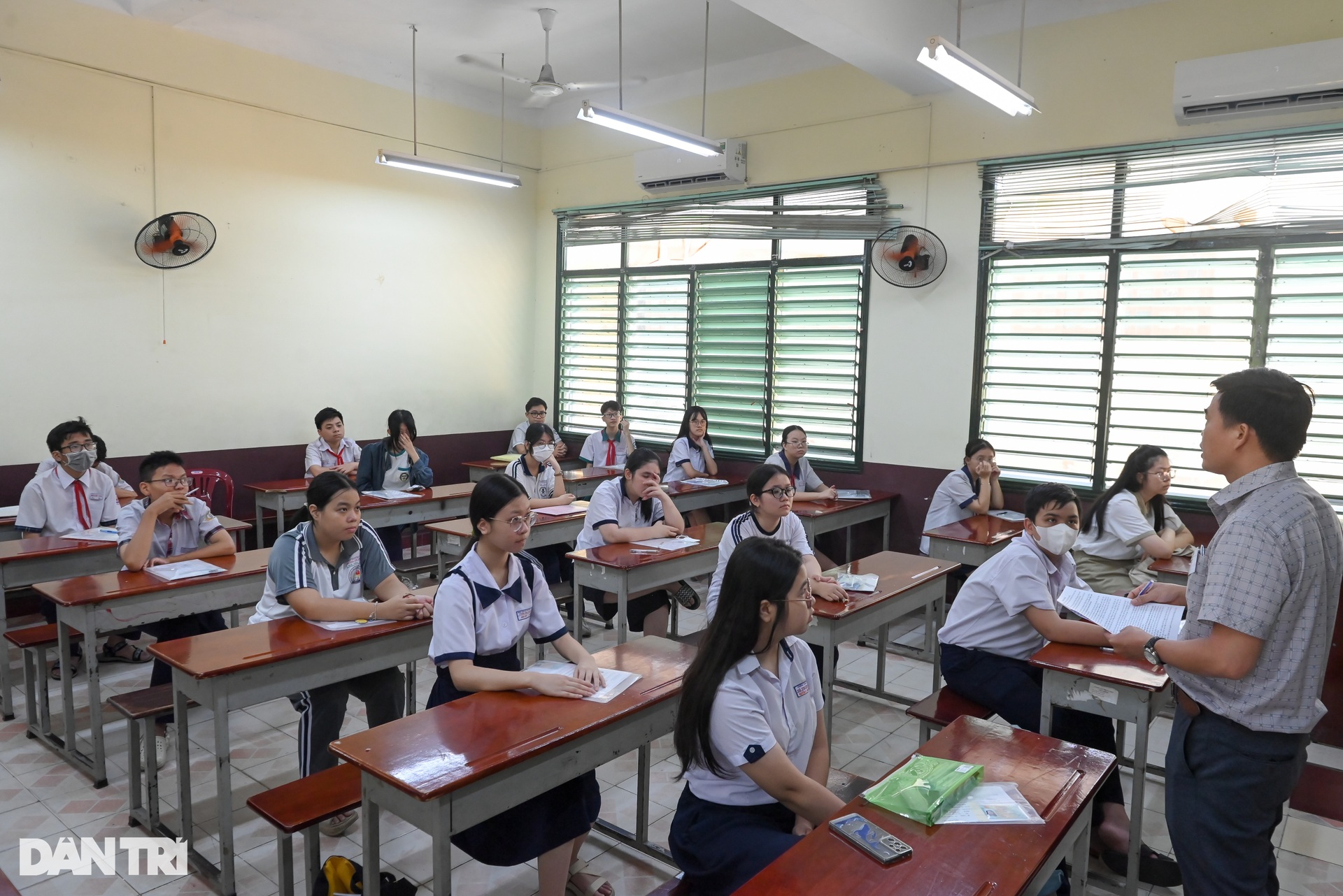 បេក្ខជន HCMC មានទំនុកចិត្ត និងត្រៀមខ្លួនរួចជាស្រេចសម្រាប់ការប្រឡងចូលថ្នាក់ទី១០ និងទី១១ Thí sinh TPHCM tự tin, sẵn sàng cho kỳ thi vào lớp 10 - 11