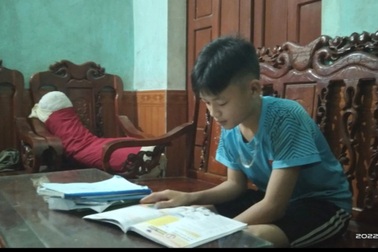 Nam sinh lớp 8 nhảy xuống nước, hô hấp nhân tạo cứu sống 2 em nhỏ