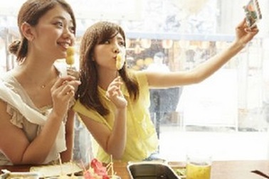 "Mốt" mới: Cho thuê bạn để “sống ảo” trên mạng xã hội