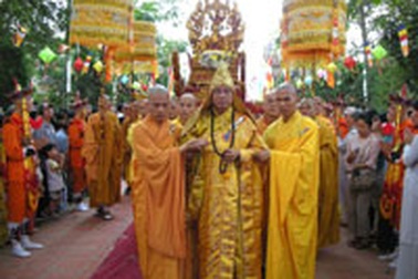 Lễ rước Phật cầu nguyện cho hòa bình thế giới