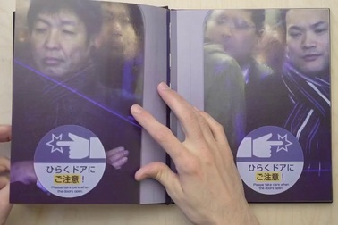 Ngạt thở những chuyến tàu chật kín người ở Nhật Bản