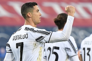 Juventus ra giá C.Ronaldo rẻ như bèo, Man Utd quyết chơi lớn