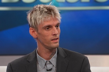 Aaron Carter già nua trên truyền hình