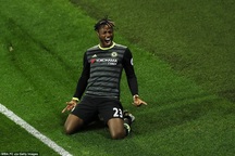 Thắng West Brom, Chelsea trở thành tân vương Premier League