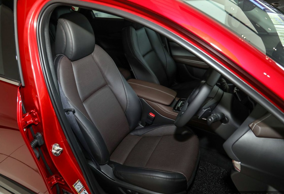Diện kiến Mazda CX-30, mẫu crossover “nhỡ nhàng” - 11 Diện kiến Mazda CX-30, mẫu crossover “nhỡ nhàng” - 11