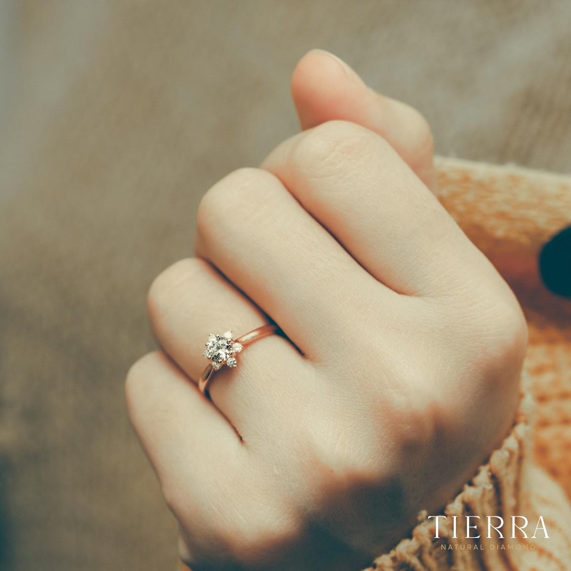 Xu hường nhẫn cầu hôn kim cương tinh tế và thanh lịch - 2 Xu hường nhẫn cầu hôn kim cương tinh tế và thanh lịch - 2