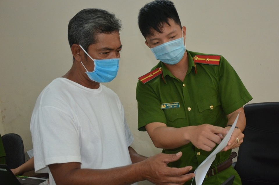 Căn cước công dân gắn chip: Một tấm thẻ thay nhiều giấy tờ - 1 Căn cước công dân gắn chip: Một tấm thẻ thay nhiều giấy tờ - 1