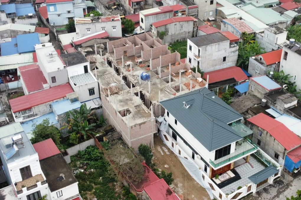 Xử lý nghiêm vụ vợ chủ tịch phường xây 9 căn nhà liền kề không phép - 1 Xử lý nghiêm vụ vợ chủ tịch phường xây 9 căn nhà liền kề không phép - 1